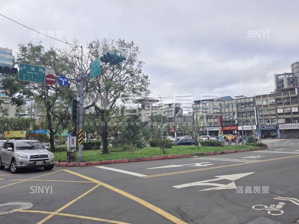 忠孝界１＋１房庭院雙車位房屋室內格局與周邊環境