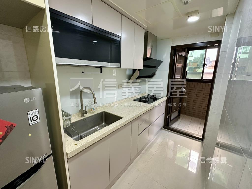 專任昇揚。臻藏高樓兩房房屋室內格局與周邊環境