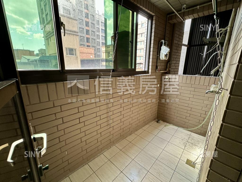 專任昇揚。臻藏高樓兩房房屋室內格局與周邊環境