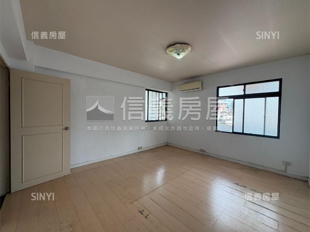 國館一層一戶電梯頂加房屋室內格局與周邊環境