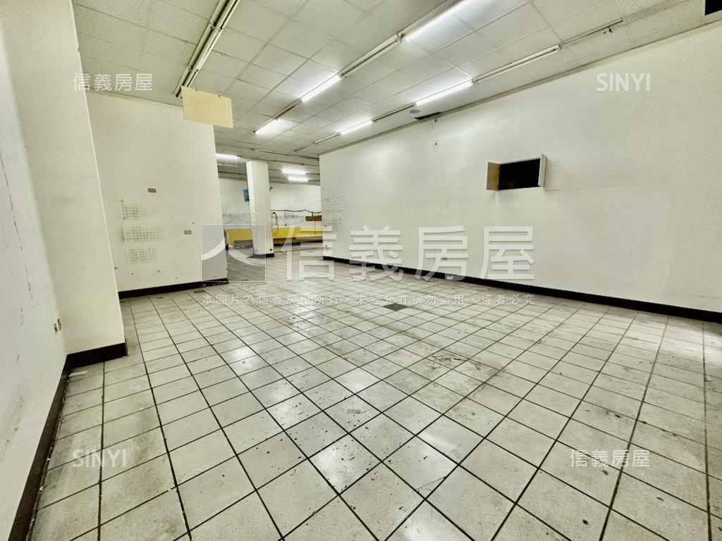 百年皇宮大面寬百坪店面房屋室內格局與周邊環境