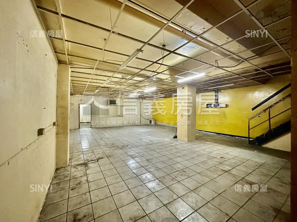 百年皇宮大面寬百坪店面房屋室內格局與周邊環境