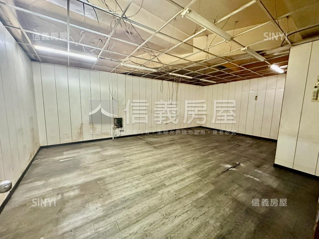 百年皇宮大面寬百坪店面房屋室內格局與周邊環境