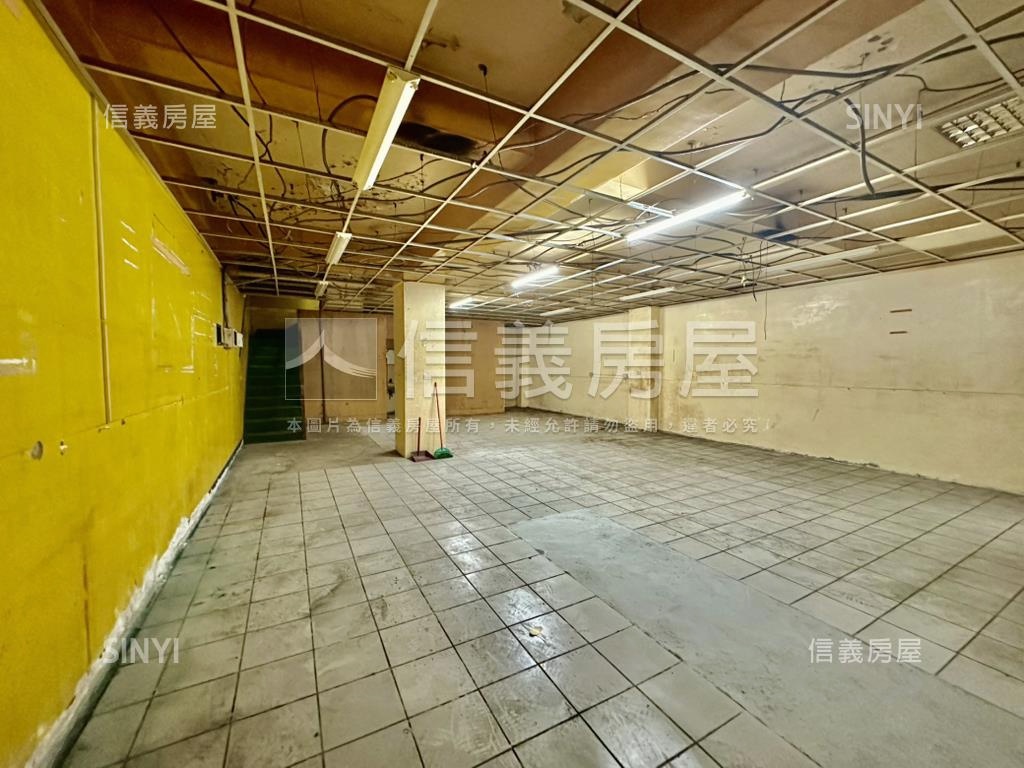 百年皇宮大面寬百坪店面房屋室內格局與周邊環境