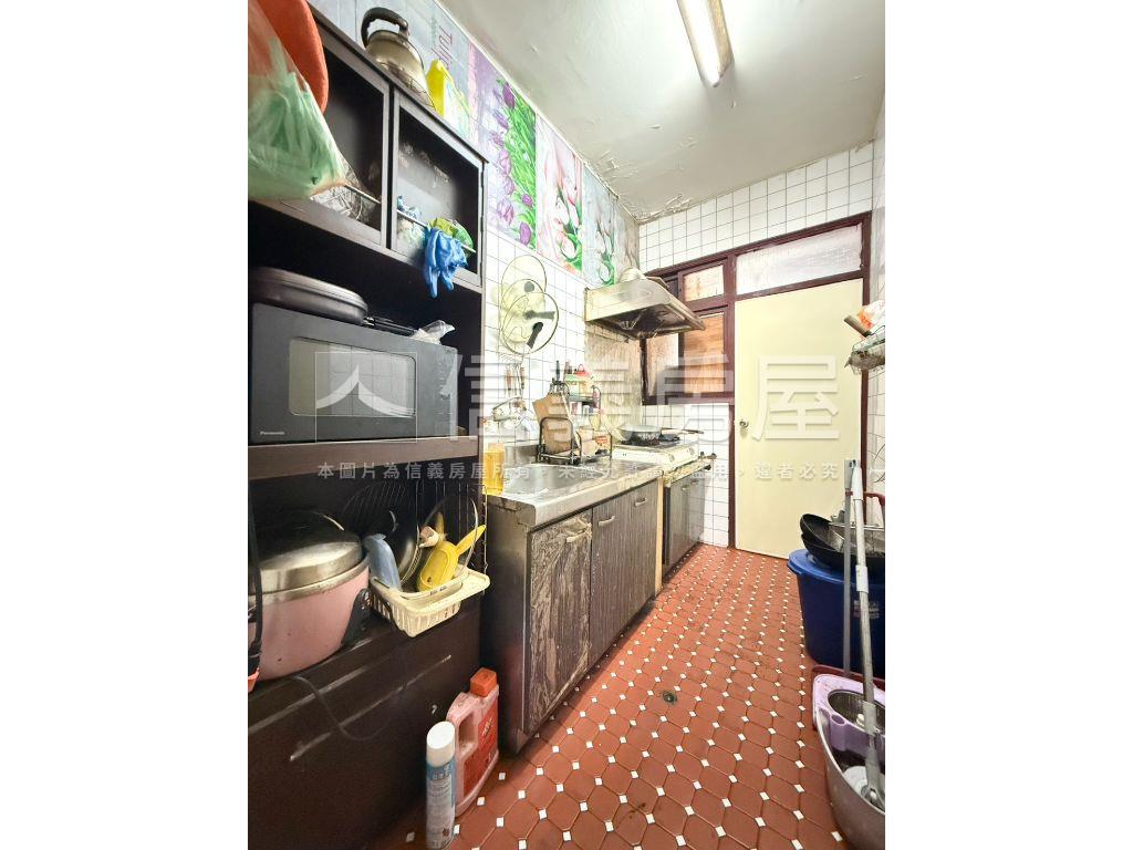 萬大線獨棟方正三房房屋室內格局與周邊環境