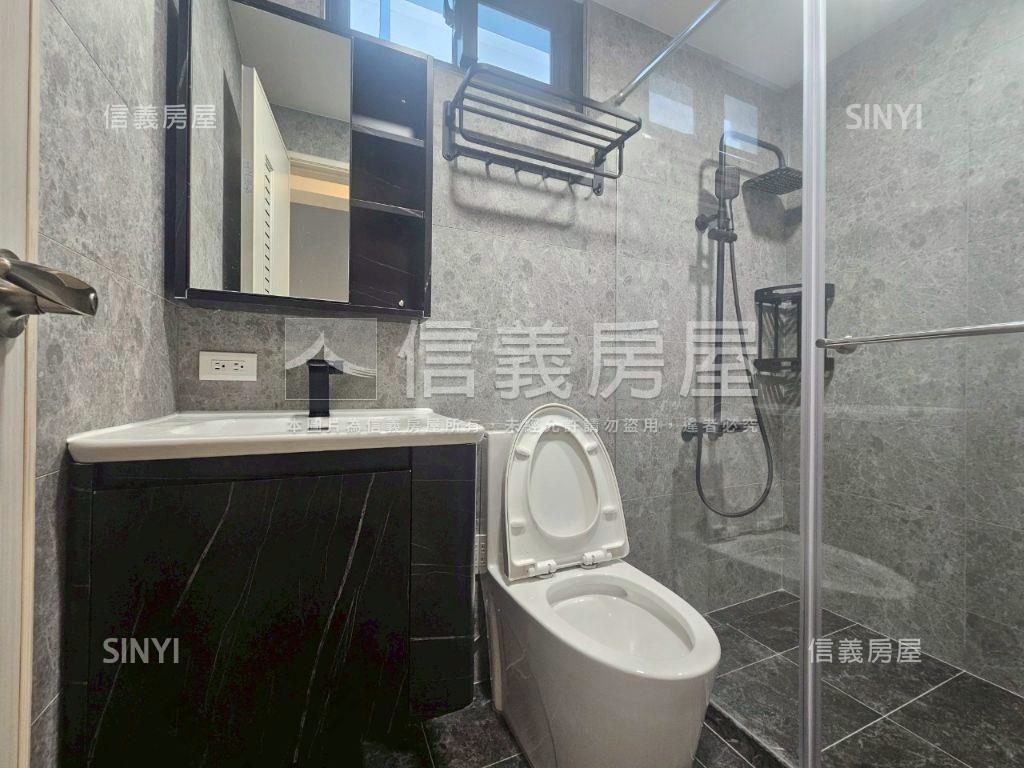 市區全新精裝大面寬透天房屋室內格局與周邊環境
