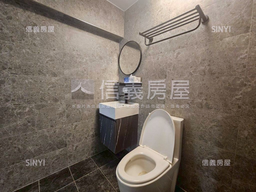 市區全新精裝大面寬透天房屋室內格局與周邊環境