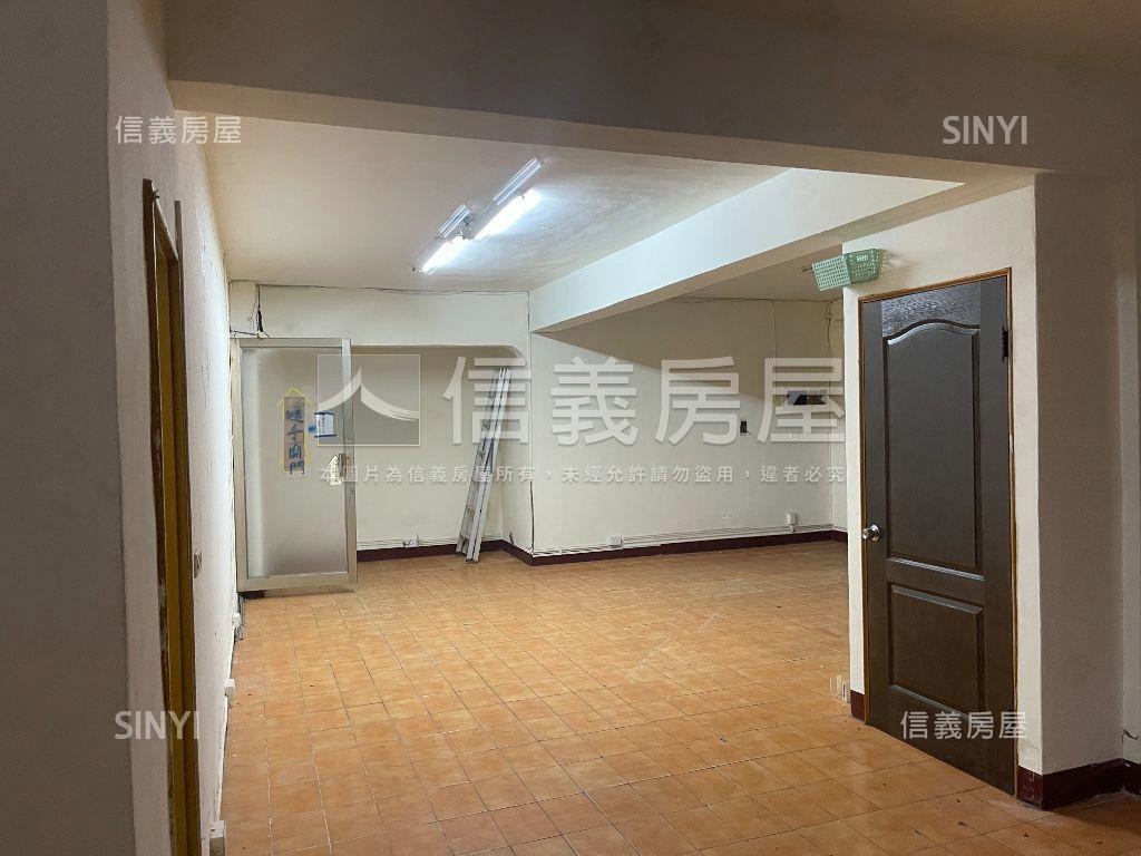 近捷運鳳山自由路一樓美寓房屋室內格局與周邊環境