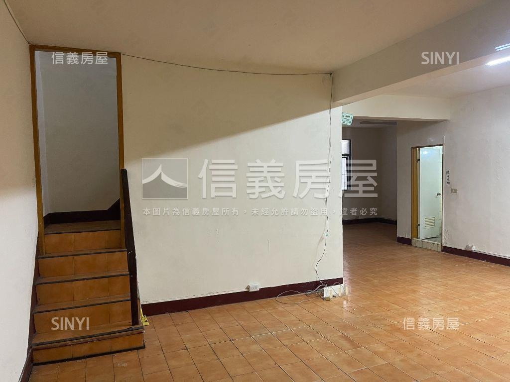 近捷運鳳山自由路一樓美寓房屋室內格局與周邊環境
