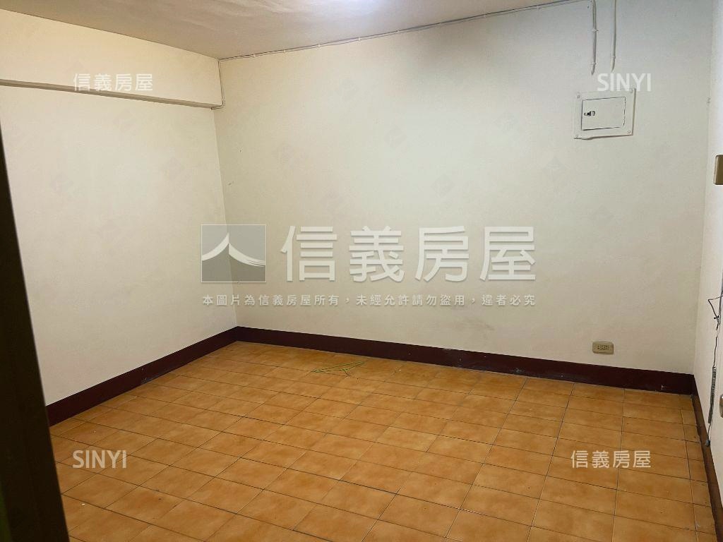 近捷運鳳山自由路一樓美寓房屋室內格局與周邊環境