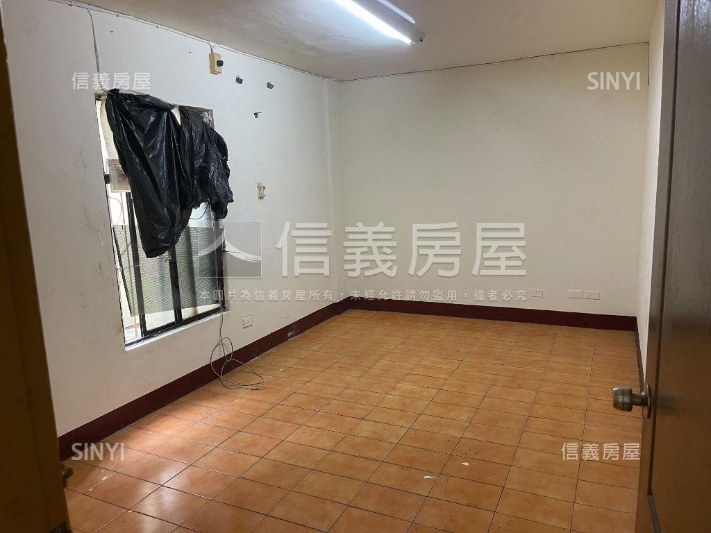 近捷運鳳山自由路一樓美寓房屋室內格局與周邊環境