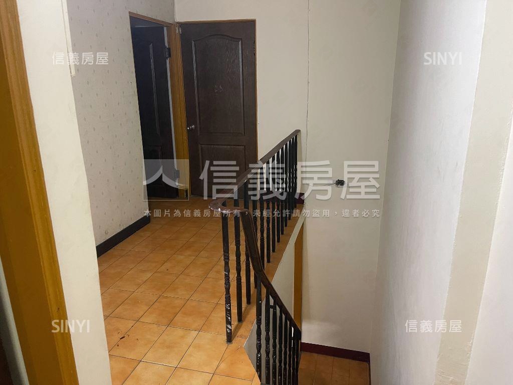 近捷運鳳山自由路一樓美寓房屋室內格局與周邊環境