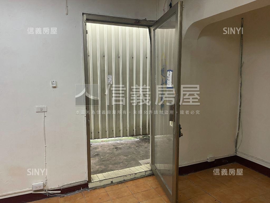 近捷運鳳山自由路一樓美寓房屋室內格局與周邊環境