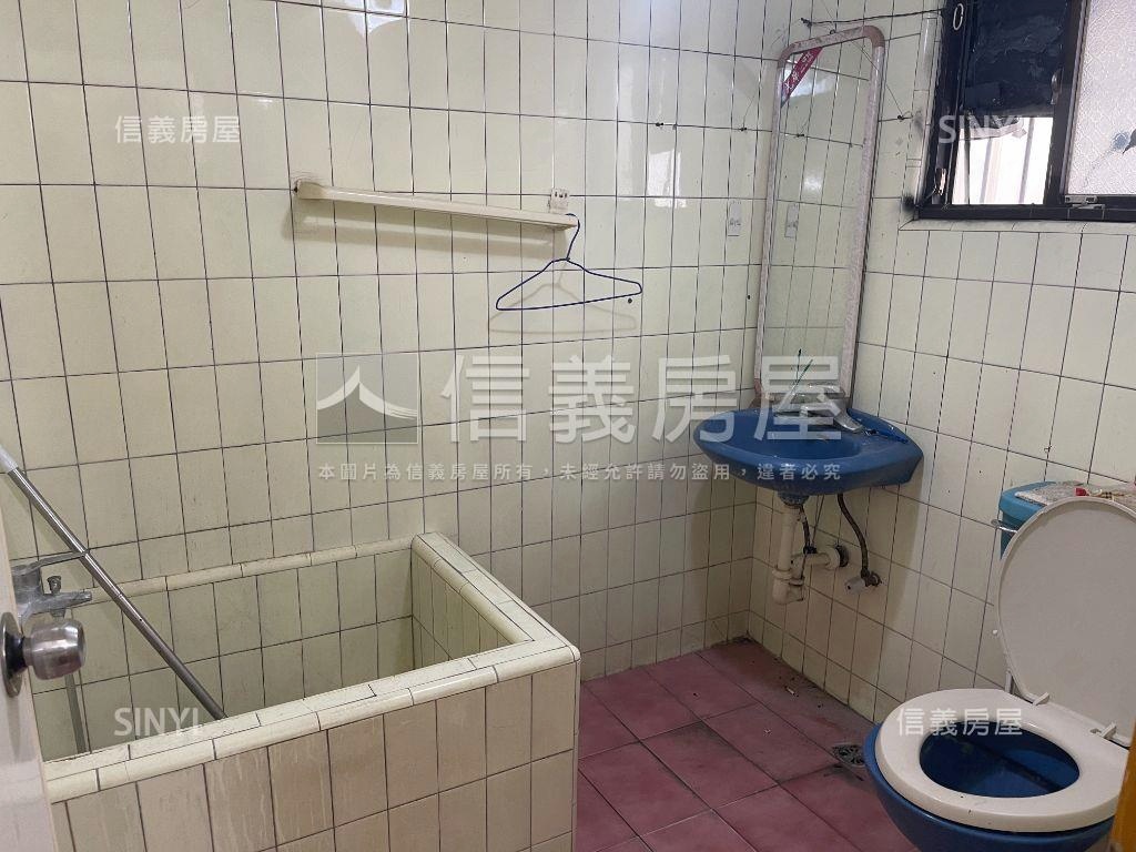 近捷運鳳山自由路一樓美寓房屋室內格局與周邊環境
