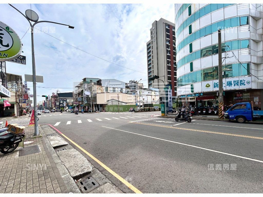 近捷運鳳山自由路一樓美寓房屋室內格局與周邊環境