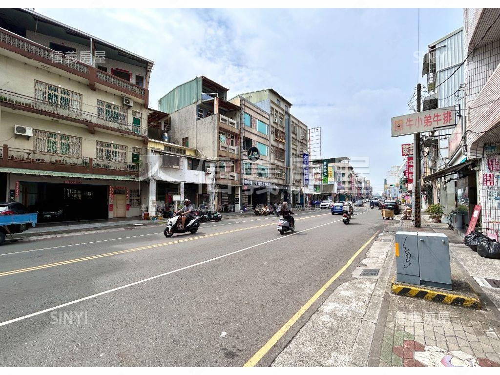 近捷運鳳山自由路一樓美寓房屋室內格局與周邊環境