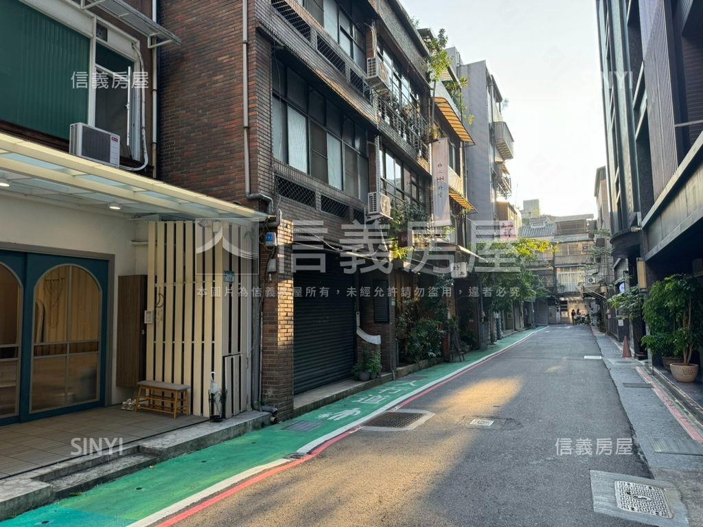 中山黑金土地。透天房屋室內格局與周邊環境