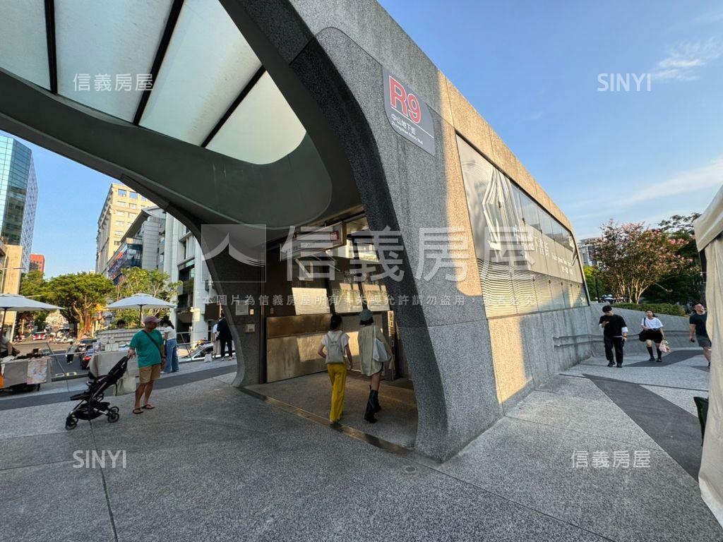中山黑金土地。透天房屋室內格局與周邊環境