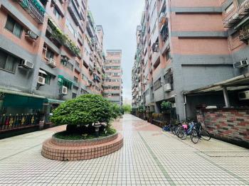 近楊梅交流道黃金三角店面