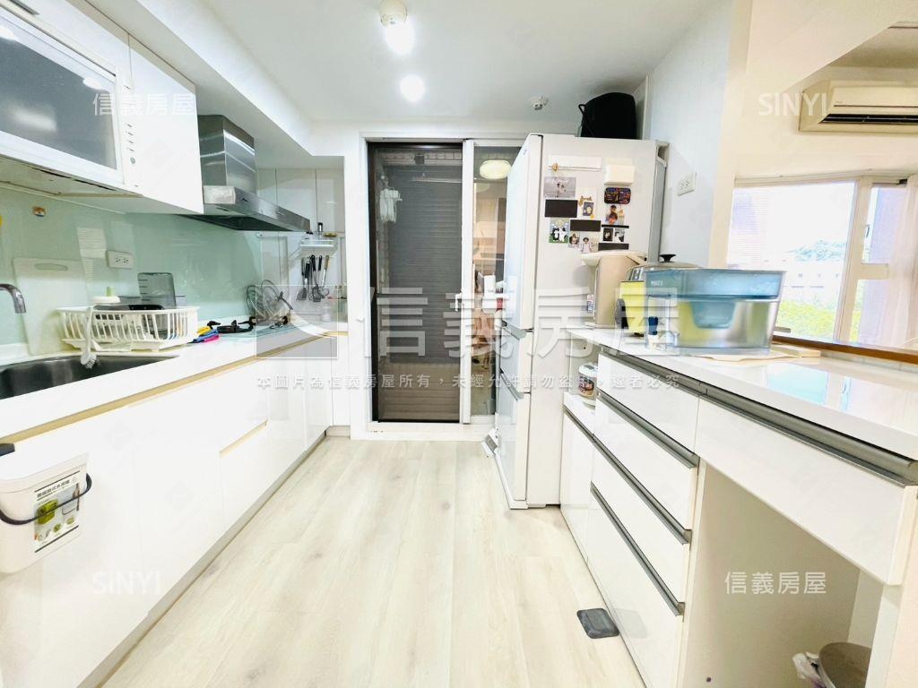 汐止漂亮２房２衛配車位房屋室內格局與周邊環境