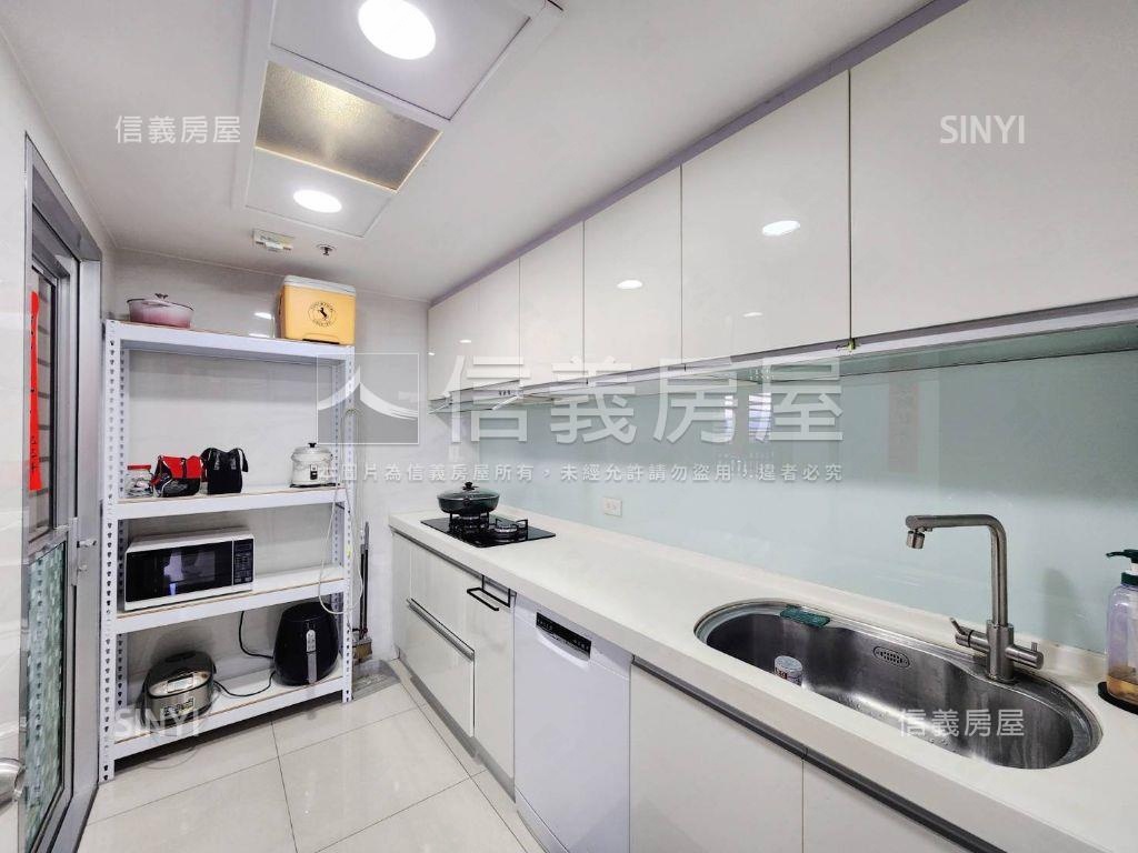 專任★玉山景觀美三房車位房屋室內格局與周邊環境