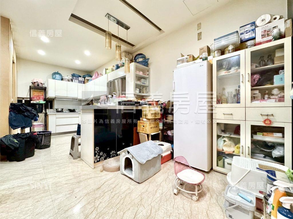 橋頭鬧區臨路雙車美透房屋室內格局與周邊環境