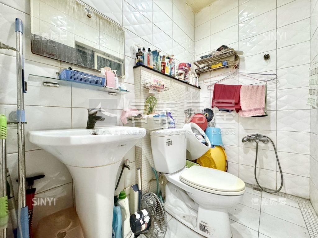 橋頭鬧區臨路雙車美透房屋室內格局與周邊環境