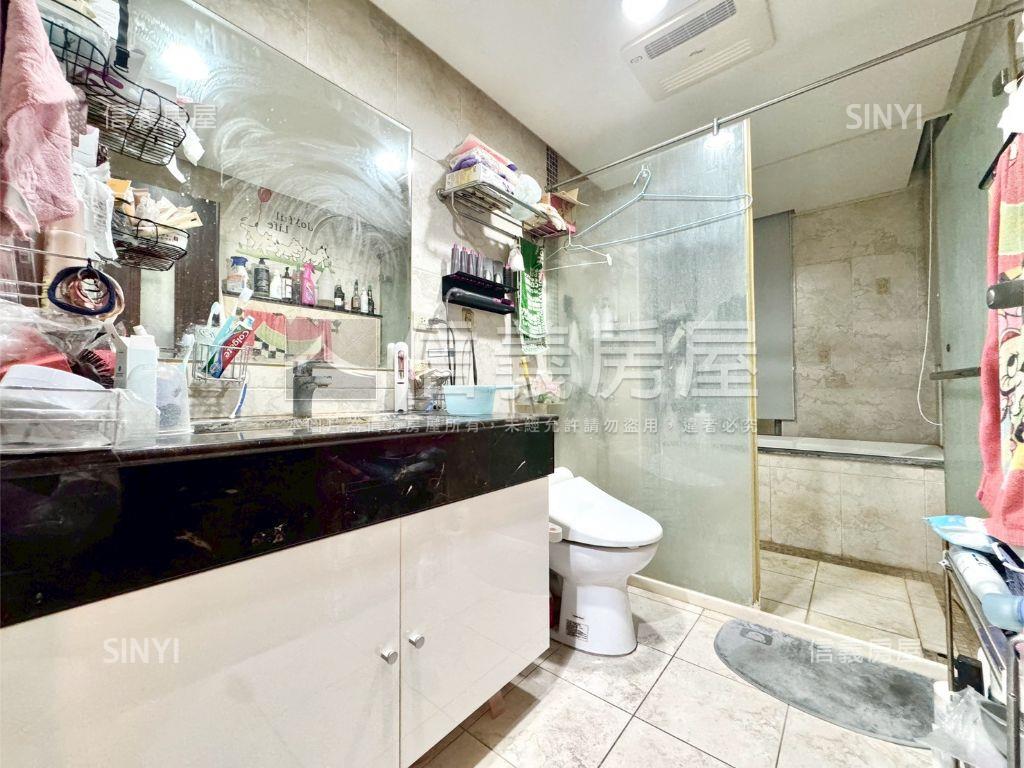 橋頭鬧區臨路雙車美透房屋室內格局與周邊環境