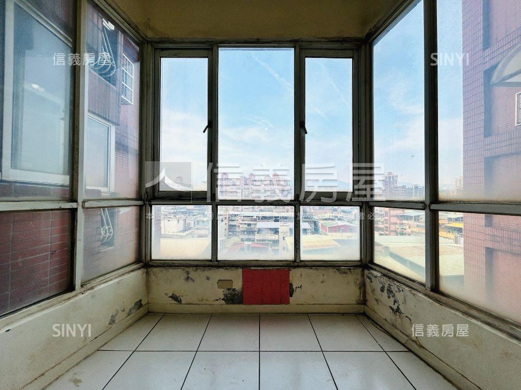 專任優質景觀社區三房車位房屋室內格局與周邊環境