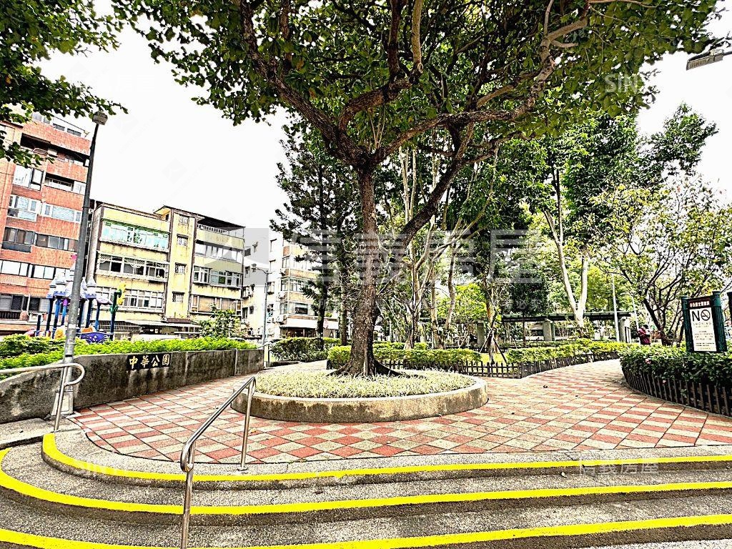 小巨蛋８米巷寬１樓房屋室內格局與周邊環境