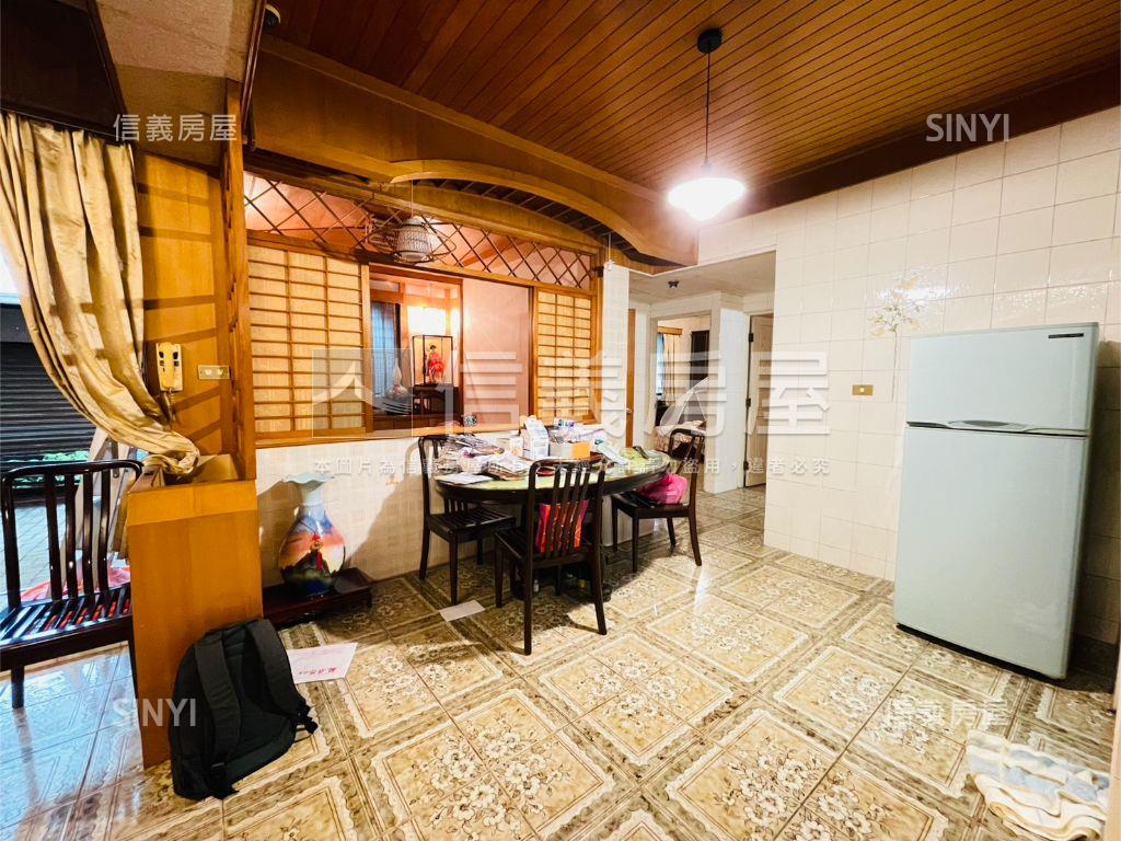 市中心公寓一樓房屋室內格局與周邊環境