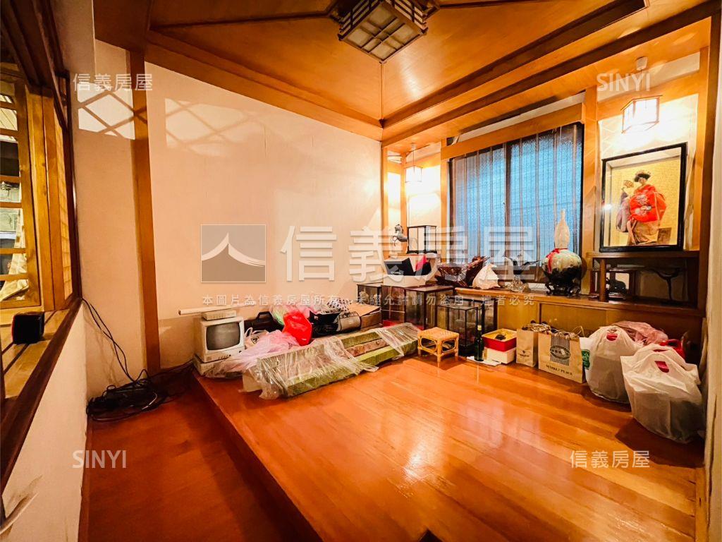 市中心公寓一樓房屋室內格局與周邊環境