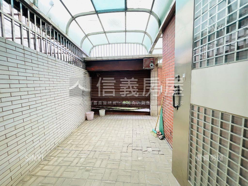 市中心公寓一樓房屋室內格局與周邊環境
