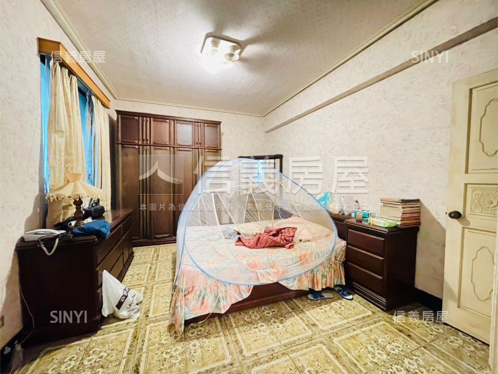 市中心公寓一樓房屋室內格局與周邊環境