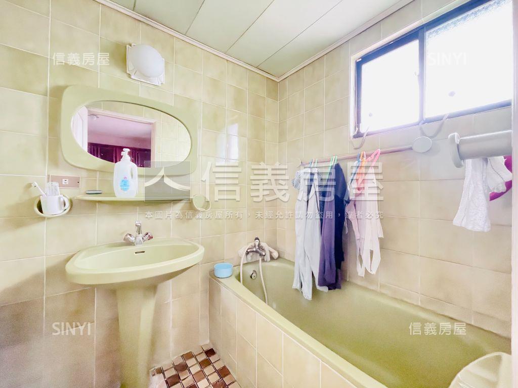 市中心公寓一樓房屋室內格局與周邊環境