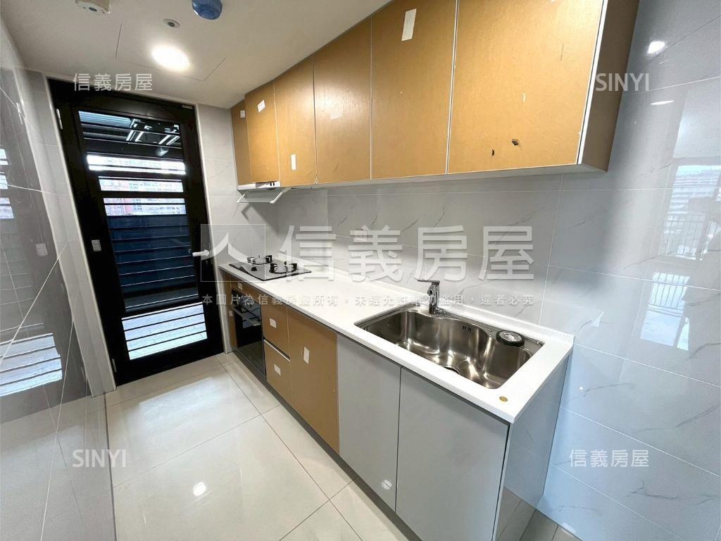 大坪林邊間全新三房車位房屋室內格局與周邊環境