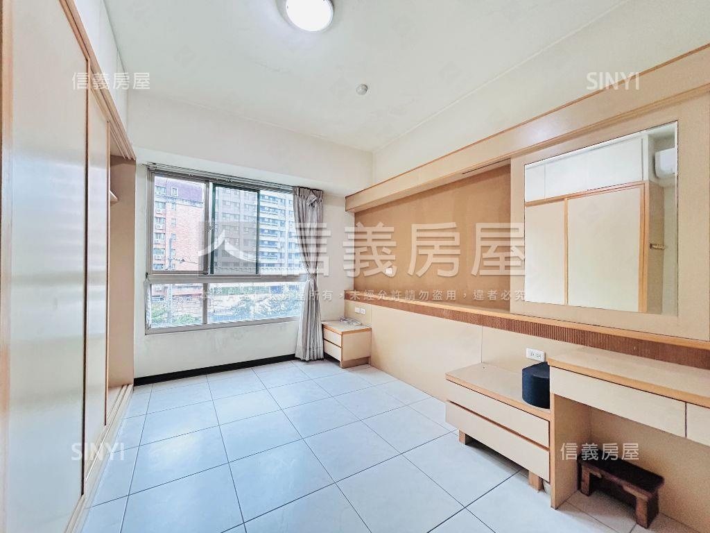 當代藝術三房車位房屋室內格局與周邊環境