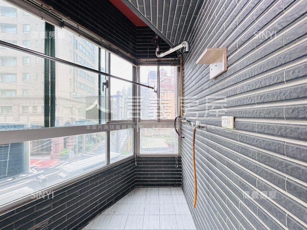 當代藝術三房車位房屋室內格局與周邊環境