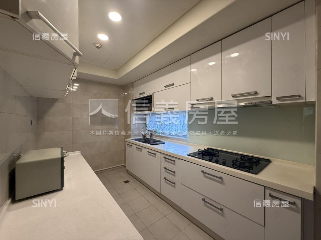 極美美宅四改三＋坡平車位房屋室內格局與周邊環境