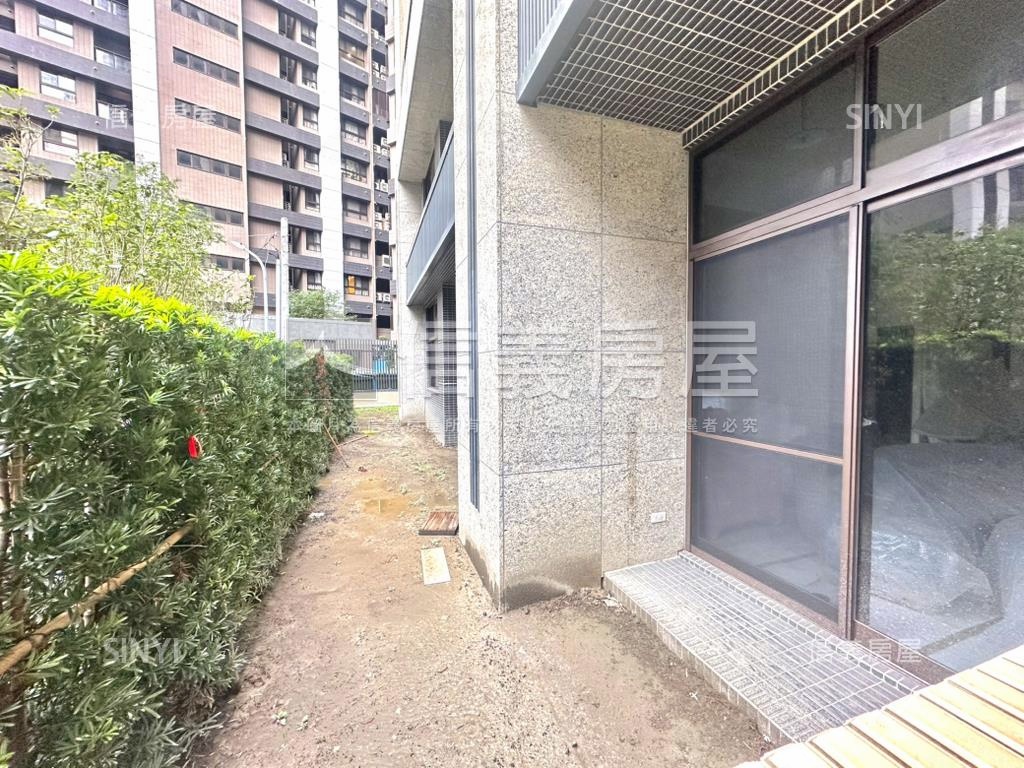 英倫公園大庭院戶三房車位房屋室內格局與周邊環境