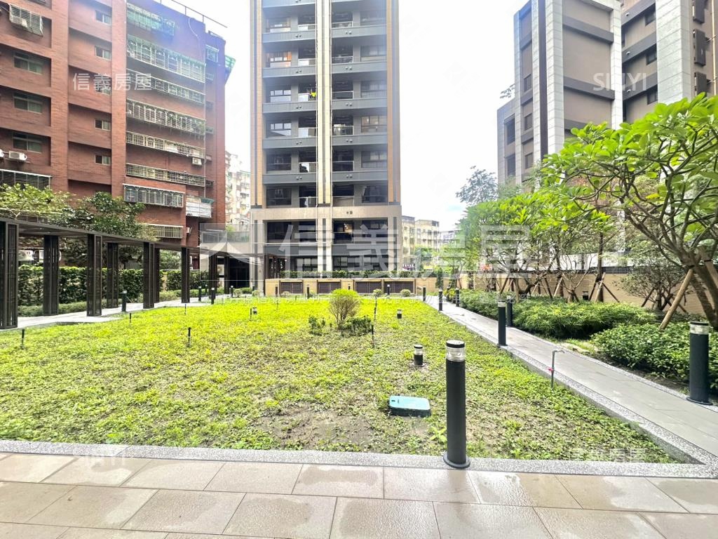 英倫公園大庭院戶三房車位房屋室內格局與周邊環境