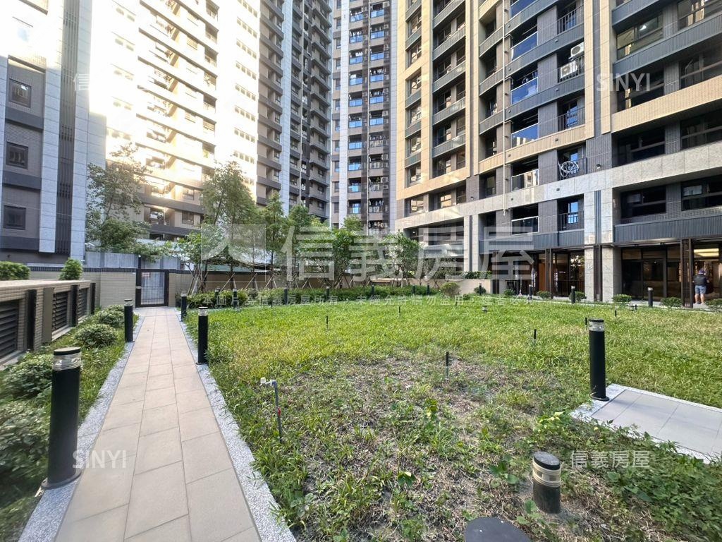 英倫公園大庭院戶三房車位房屋室內格局與周邊環境