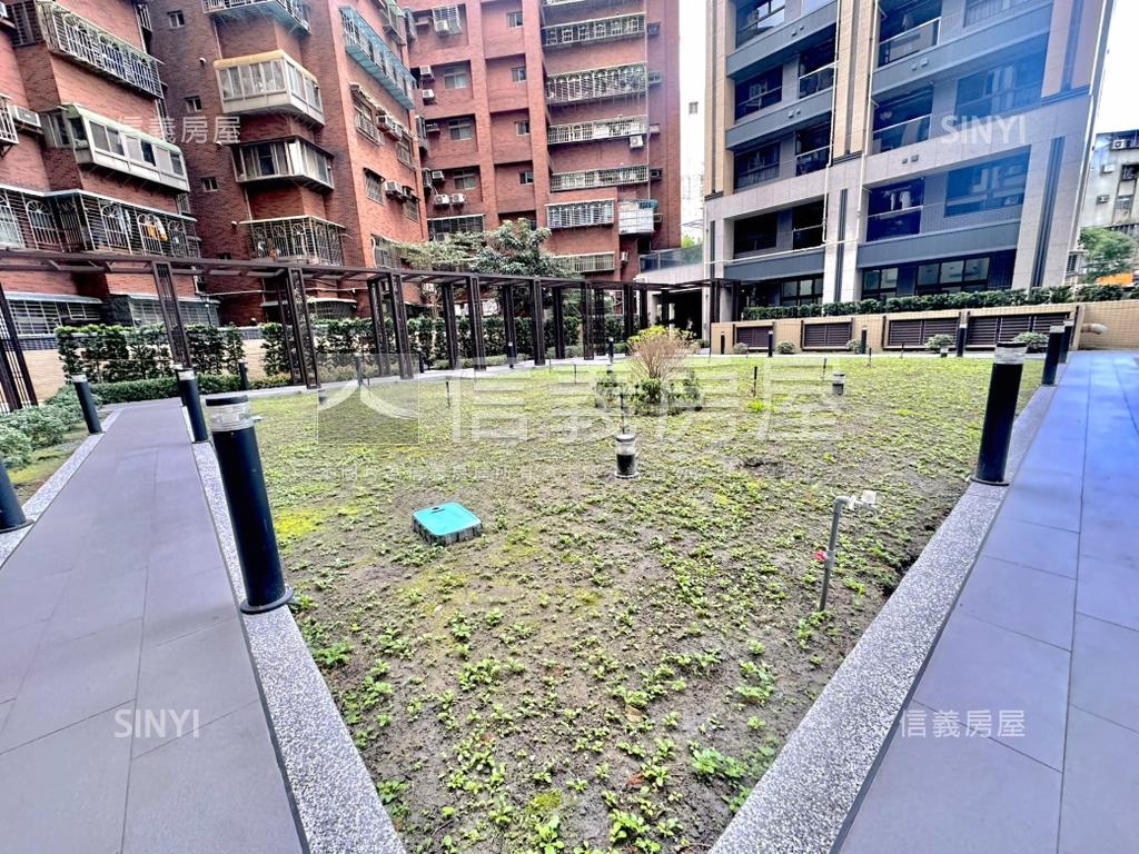 新埔英倫公園庭院三房車位房屋室內格局與周邊環境