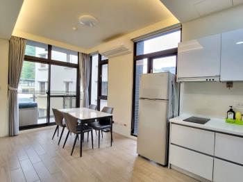 遠眺山林幽靜好宅