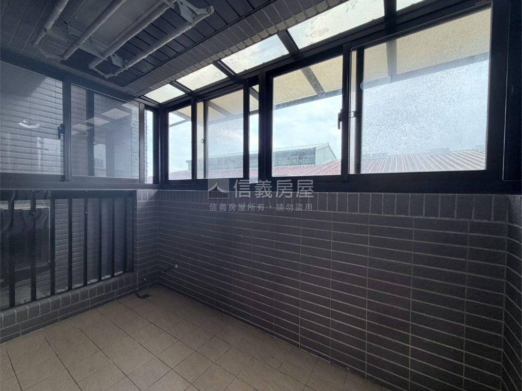 樹梢自然景觀三房車位房屋室內格局與周邊環境