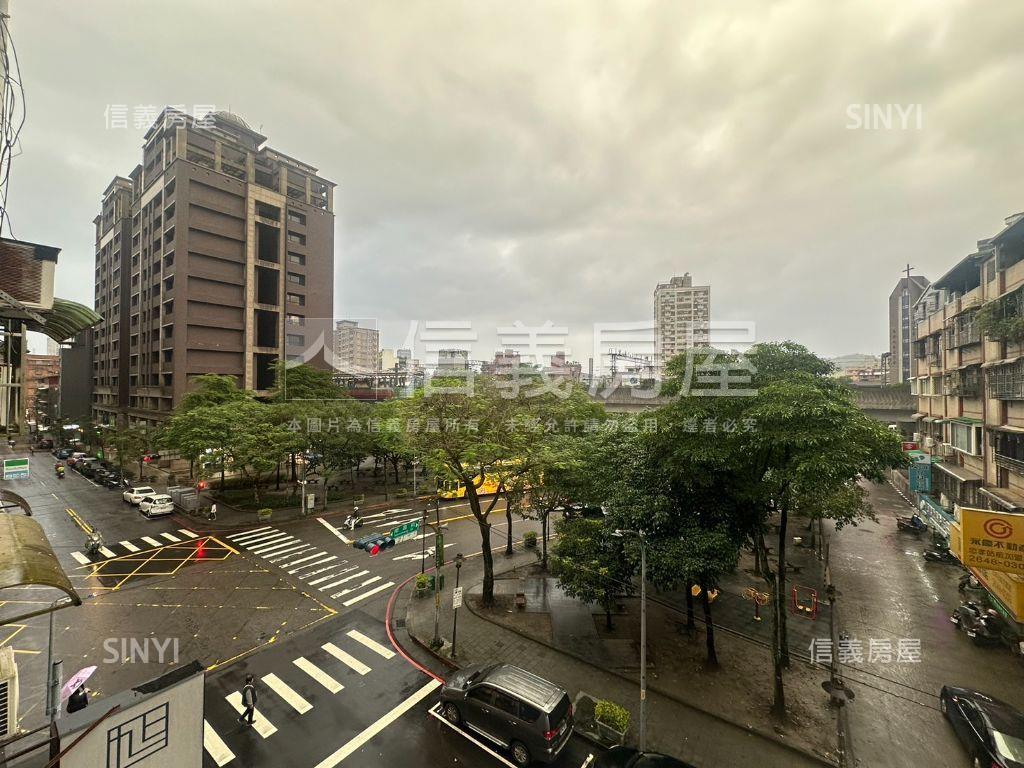 汐止站前邊間美寓房屋室內格局與周邊環境