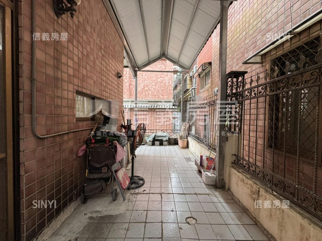 彩蝶別墅自有車庫房屋室內格局與周邊環境