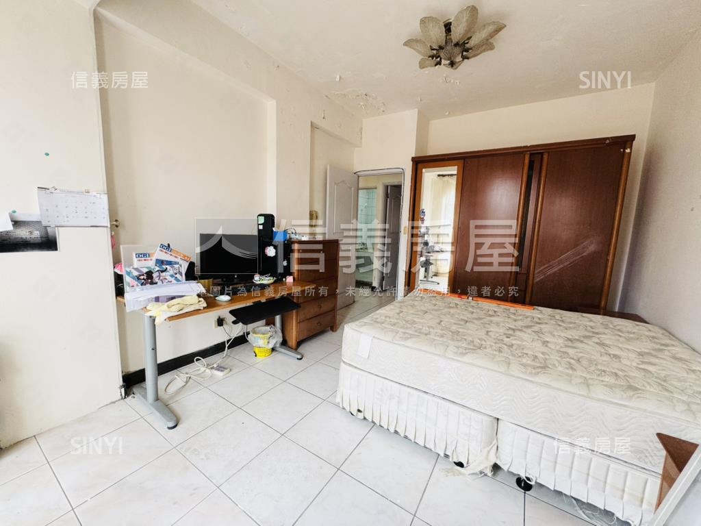 彩蝶別墅自有車庫房屋室內格局與周邊環境