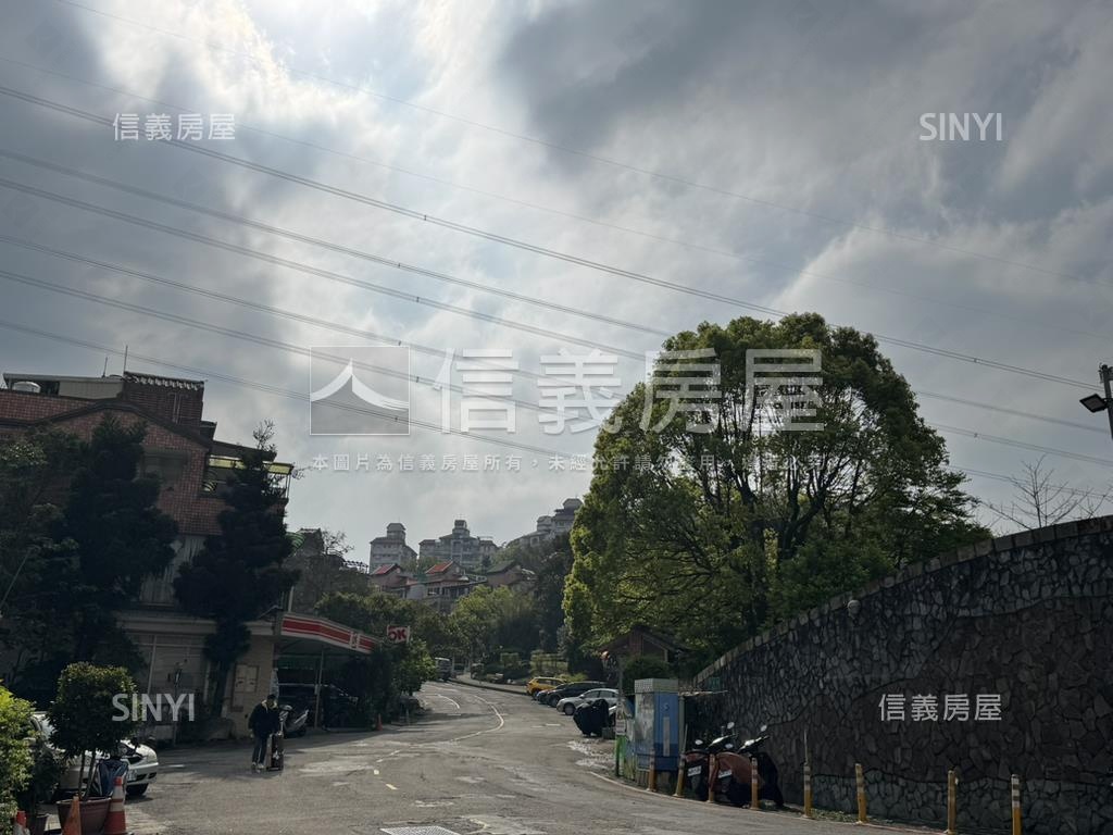 彩蝶別墅自有車庫房屋室內格局與周邊環境