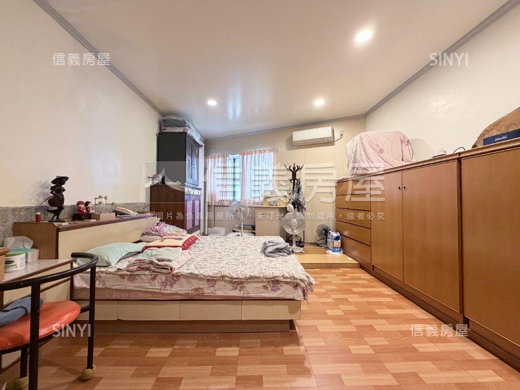 五甲商圈邊間透天房屋室內格局與周邊環境